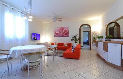 Colà Di Lazise House | Rosalinde House: Oceanfront Retreat with Pool & Family-Friendly