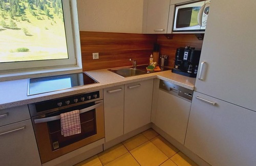 Thomatal Apartment | Inviting Rosanin: Family-Friendly 3-Bedroom Retreat