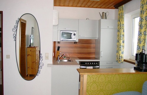 Thomatal Apartment | Inviting Rosanin: Family-Friendly 3-Bedroom Retreat