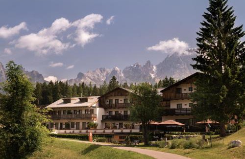 Cortina d'Ampezzo Hotel | Discover Rosapetra SPA Resort - A Gem Among Luxury Hotels