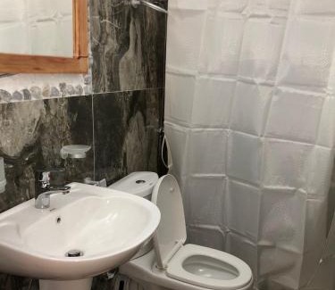 Lin House | Rosas Home: Pet-Friendly Retreat with a 9.4/10 Rating