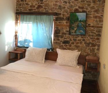 Lin House | Rosas Home: Pet-Friendly Retreat with a 9.4/10 Rating