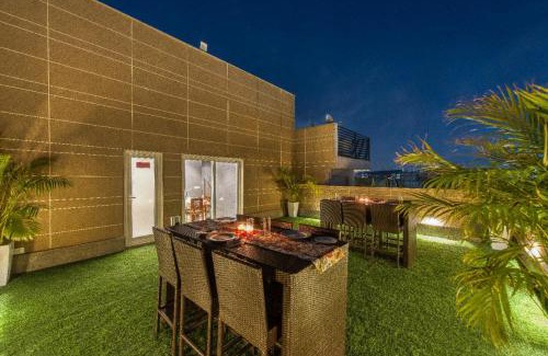 Gurugram Apartment | Discover ROSASTAYS Gurugram Golf Course with Family-Friendly Perks
