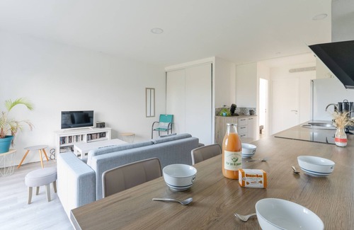 Ploudalmezeau Apartment | Oceanfront T2 with Sea View - Steps from the Beach