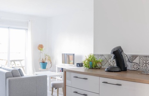 Ploudalmezeau Apartment | Oceanfront T2 with Sea View - Steps from the Beach