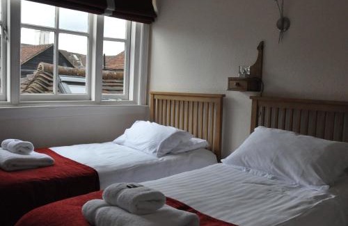 Burwash Hotel | Rose and Crown: Guest Rated 8.3 with Pet-Friendly Amenities