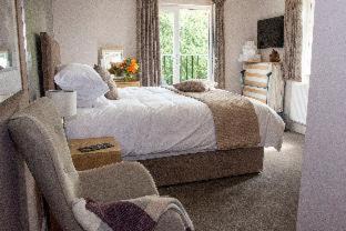 Lytchett Matravers Hotel | Rose and Crown: Family-Friendly Stay with Top Reviews