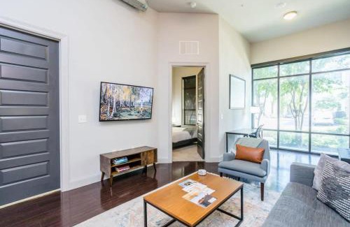 The Galleria Apartment | Stylish 1 BR Rose at the Millennium in Houston