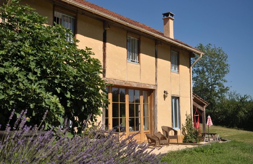 Saint-Pompont House | Family-Friendly Rose Barn in Dordogne with Heated Pool