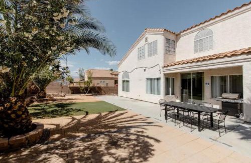North Las Vegas House | Explore Rose Canyon: Inviting 5 Bedroom Home in Vegas