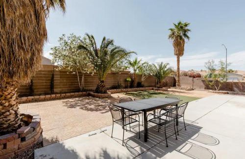 North Las Vegas House | Explore Rose Canyon: Inviting 5 Bedroom Home in Vegas
