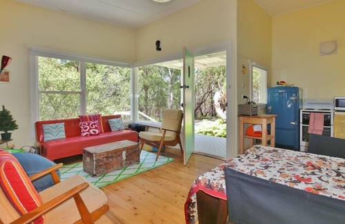 Hyams Beach House | Relaxing Rose Cottage with Oceanfront Views at Hyams Beach