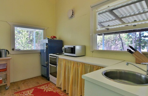 Hyams Beach House | Relaxing Rose Cottage with Oceanfront Views at Hyams Beach