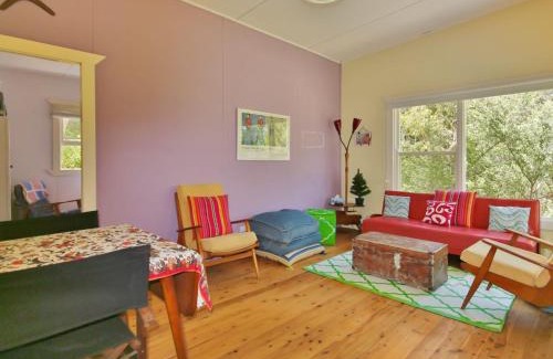 Hyams Beach House | Cozy Rose Cottage at Hyams Beach - Perfect for Families