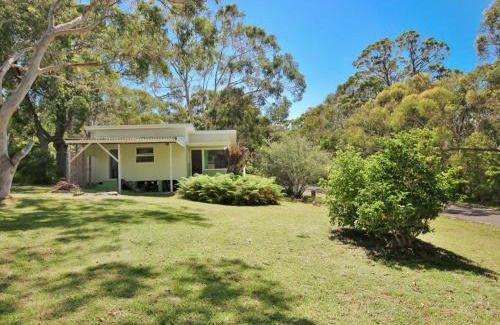 Hyams Beach House | Cozy Rose Cottage at Hyams Beach - Perfect for Families