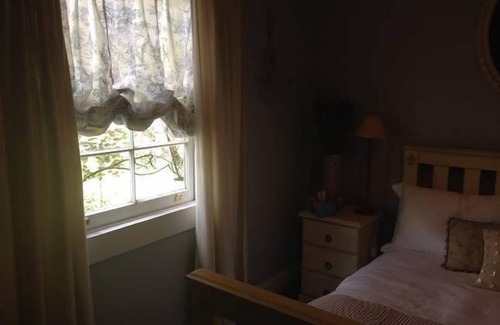 Rydal House | Cozy Rose Cottage B and B - Guest Rated 9.8, Breakfast Included