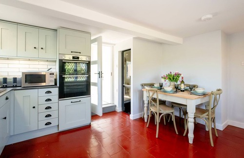Blaxhall Cottage | Rose Cottage, Blaxhall - sleeps 4 guests in 2 bedrooms