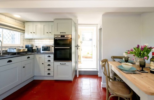 Blaxhall Cottage | Rose Cottage, Blaxhall - sleeps 4 guests in 2 bedrooms