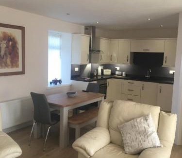 Donaghadee House | Discover Rose Cottage: Captivating 4-Star Retreat in Bangor