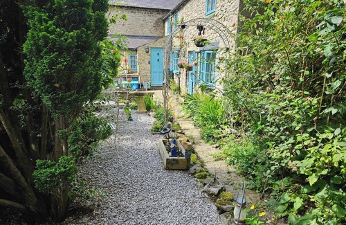 Millers Dale Cottage | Cozy Rose Cottage: Family-Friendly Retreat in Millers Dale
