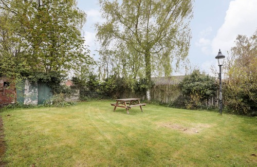 Crosby-on-Eden Cottage | Rose Cottage: Family-Friendly Retreat in Carlisle