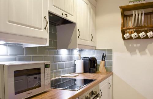 Lofthouse House | Rose Cottage: Pet-Friendly Retreat with 9.7/10 Guest Rating