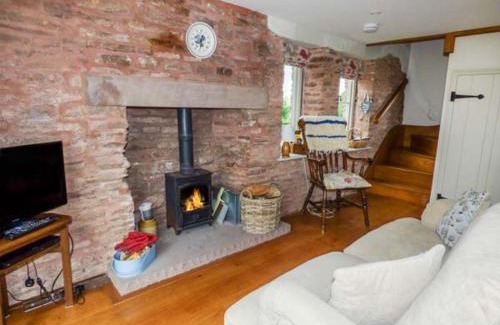 Monmouth House | Experience Rose Cottage: 5-Star Haven for Pet Lovers