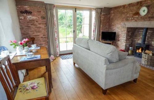 Monmouth House | Experience Rose Cottage: 5-Star Haven for Pet Lovers