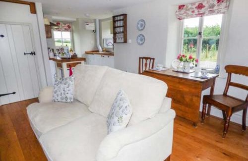 Monmouth House | Experience Rose Cottage: 5-Star Haven for Pet Lovers
