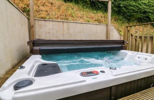 East Portlemouth House | Rose Cottage: Family & Pet-Friendly Retreat Awaits You