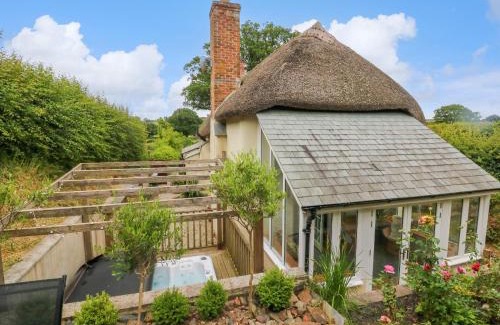 East Portlemouth House | Rose Cottage: Family & Pet-Friendly Retreat Awaits You