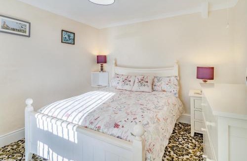 Pembrey House | Rose Cottage: Guest Rated 9.2, Pet & Child Friendly Retreat