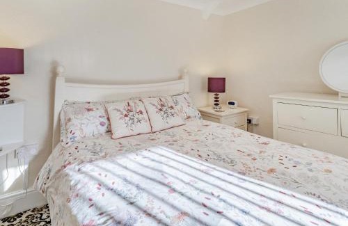 Pembrey House | Rose Cottage: Guest Rated 9.2, Pet & Child Friendly Retreat