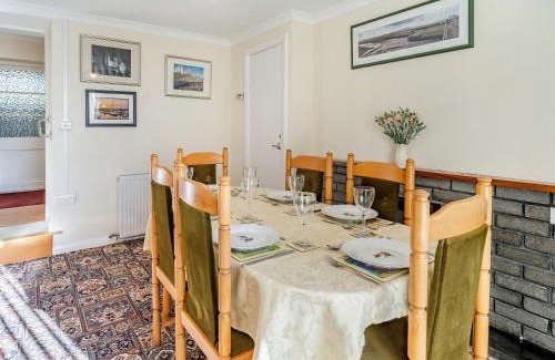 Pembrey House | Rose Cottage: Guest Rated 9.2, Pet & Child Friendly Retreat