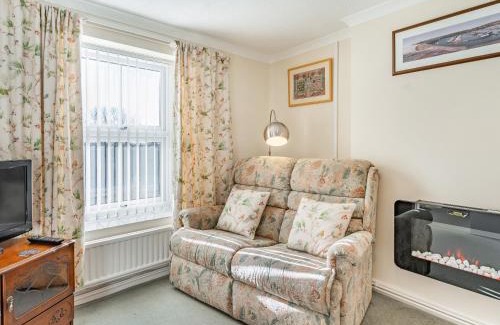 Pembrey House | Rose Cottage: Guest Rated 9.2, Pet & Child Friendly Retreat