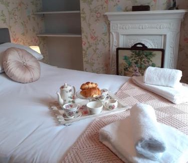 Oakengates House | Rose Cottage: Family-Friendly Retreat Surrounded by Nature