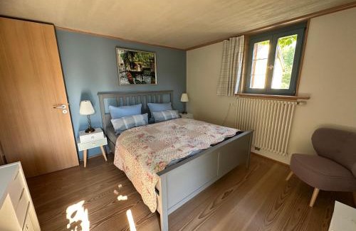 Adelshofen Apartment | Enchanting Rose Cottage in Romantic Taubertal - Pet Friendly