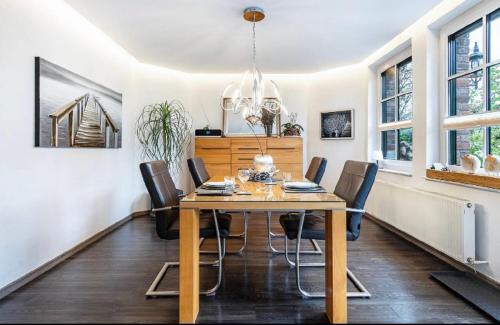 Rees Apartment | Relax at Rose Cottage - A 4-Star Retreat in Rees