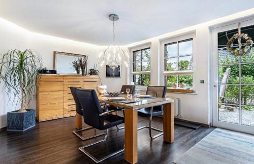 Rees Apartment | Relax at Rose Cottage - A 4-Star Retreat in Rees