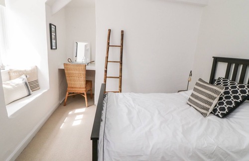 Egloshayle Cottage | Discover Rose Cottage: Pet Friendly Retreat in Wadebridge