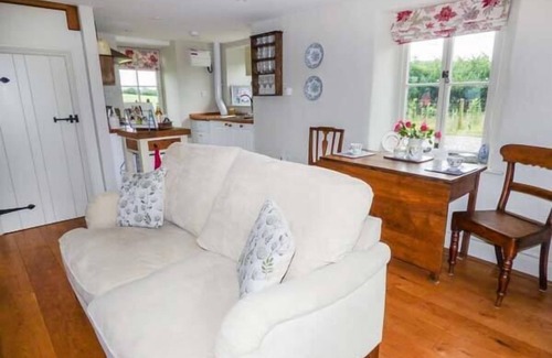 Monmouth Cottage | Rose Cottage: Unique Pet-Friendly Retreat in Welsh Newton