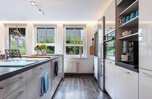 Rees Condo | Rose Cottage: Relax by the Ocean with Family-Friendly Amenities