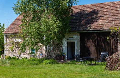 Chlum u Trebone Apartment | Rose Cottage: Pet-Friendly Retreat with 9.2/10 Guest Rating