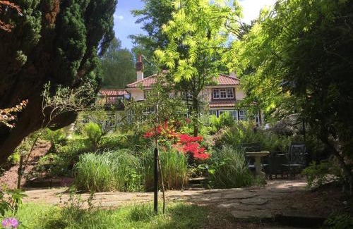 West Runton House | Cozy Rose Cottage Retreat in West Runton for Families