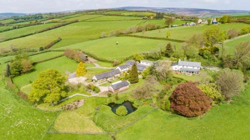 Wheddon Cross House | Cozy Rose Cottage in Wheddon Cross – Ideal for Families & Pets