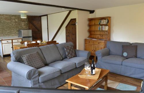 Wheddon Cross House | Cozy Rose Cottage in Wheddon Cross – Ideal for Families & Pets