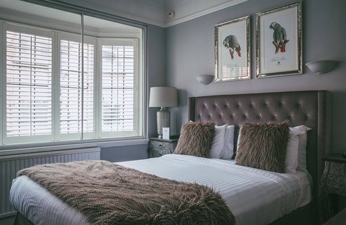 Knutsford Hotel | Rose & Crown Inn: Highly Rated Stay with Family-Friendly Perks