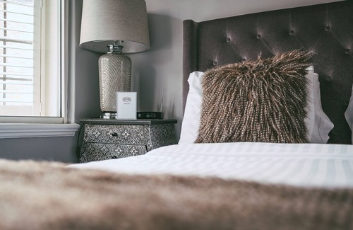 Knutsford Hotel | Rose & Crown Inn: Highly Rated Stay with Family-Friendly Perks