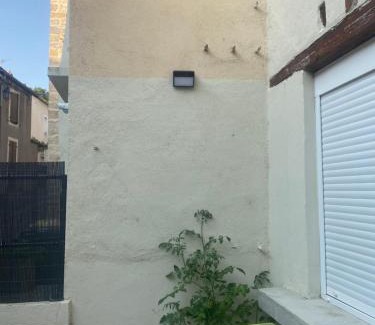 Plombiees-Les-Dijon Apartment | Budget-Friendly Rose Dor with Family and Kitchen Amenities