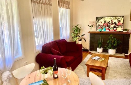 Tumut Apartment | Cozy Rose End Apartment - Guest Rated 9.2/10, Family Friendly